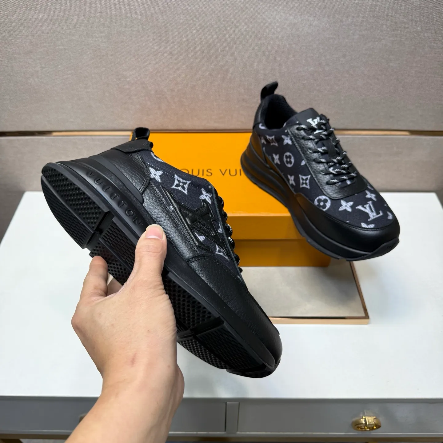 ⬛️Men's shoes 💰p442【LV～】Men's casual shoes 2025z cabinet sales simultaneously 🔶Size: 38-44#️⃣ 🔷3 colors🔜The upper is made of multi-material splicing➕Mesh lining, comfortable and breathable, sole: original comfortable and wear-resistant outsole, ⚠️real thing📱photographed🎬real thing is better📢📢📢